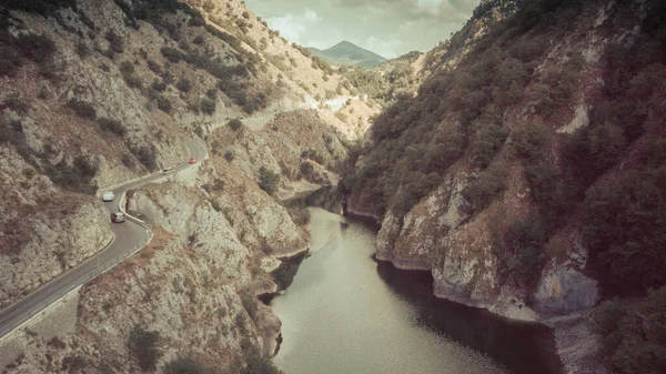 Letecký Pohled Skalnatou Stěnu Údolí Horské Oblasti Itálie Abruzzo — Stock fotografie