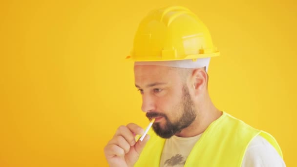 Portrait Warehouse Worker Construction Worker Smoking Cigarette Concept Activity Worker — Wideo stockowe