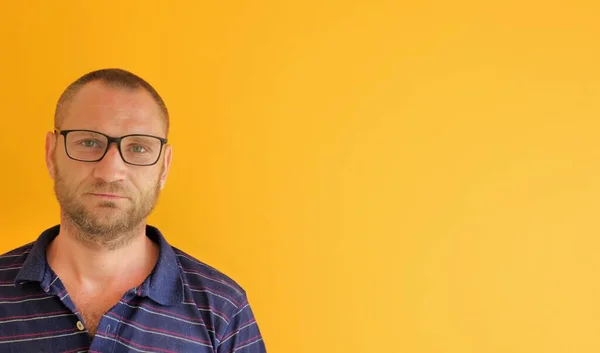 Waist Shot Happy Satisfied Handsome Young Man Wearing Glasses Yellow — Stok fotoğraf