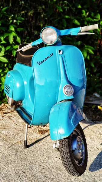 Itália Roma Julho 2022 Icônico Vintage Azul Cor Vespa Scooter — Fotografia de Stock