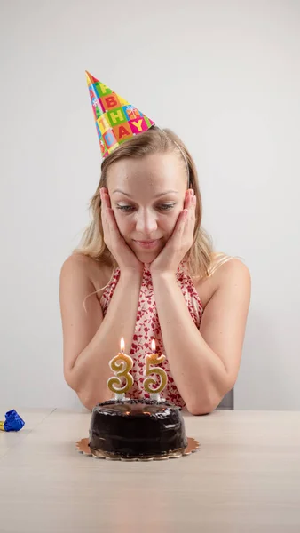 Woman Celebrates Her Birthday Alone Beautiful Sad Woman Clebrating Her — Stockfoto