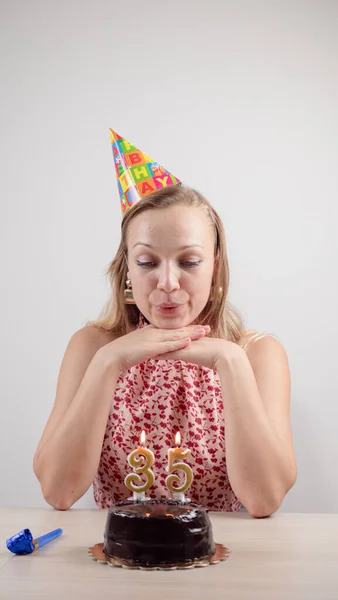 Woman Celebrates Her Birthday Alone Beautiful Sad Woman Clebrating Her — Stockfoto