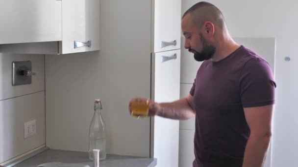 Bearded Man Kitchen Drinks Vitamins Orange Juice Simple Nutritious Breakfast — Stock video