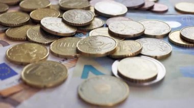 coins of the countries of the euro coin, rotating at a slow pace.
