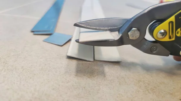 Locksmith Workshop Cuts Metal Plate Scissors — Stock Photo, Image