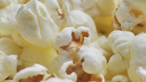 Fresh Hot Popcorn Rotates Rotating Stand Popcorn Background Close Popcorn — Stock video