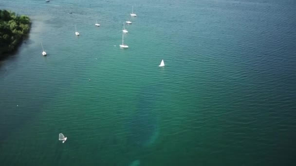 Fly Sailboats Anchored Bay Lake — Vídeos de Stock