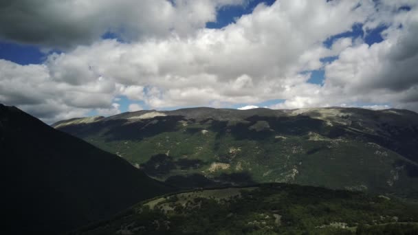 Aerial View Hillside Front Steep Mountains Abruzzo Italy Circular Drone — Vídeos de Stock
