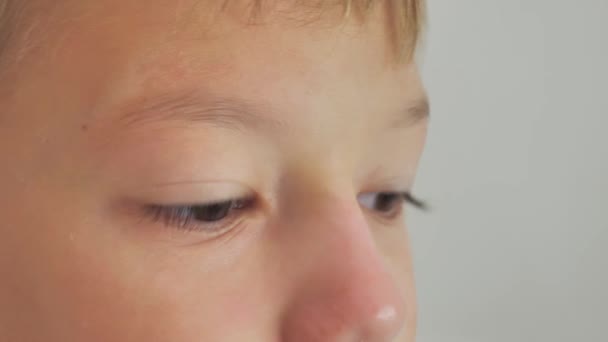 Piękne Dziecko Patrzące Kamerę Portret Małej Słodkiej Buźki Close Boys — Wideo stockowe