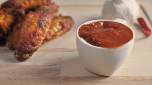 Buffalo Chicken Wings Süße Chilisoße Tauchen Fast Food — Stockvideo