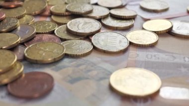 coins of the countries of the euro coin, rotating at a slow pace.