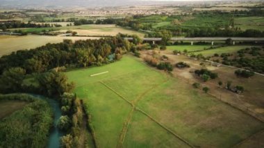 Anayolun kuş bakışı görüntüsü, Uzaklaş, Güneş Işığı
