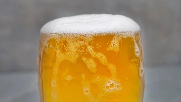 Macro Tiro Verter Cerveja Vidro — Fotografia de Stock