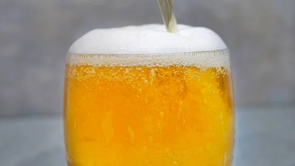 Macro Shot Pouring Beer Glass — Stok Foto