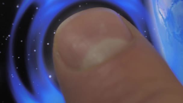 Ein Menschlicher Finger Wird Mit Einem Digitalen Sicherheitsgerät Gescannt — Stockvideo