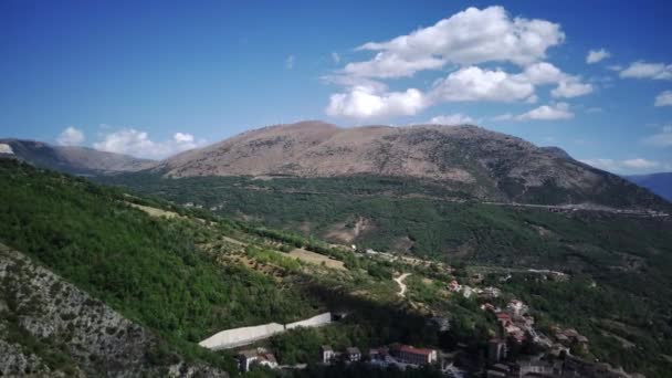 Flying Drone Mountains Winding Mountain Road Forest Italy Abruzzo Drone — Stockvideo