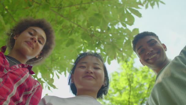 Close Joyful Attractive Diverse Multicultural Young People Showing Thumbs Looking — Vídeo de stock