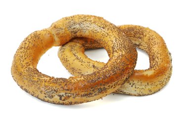 Beyaz bir arka planda simit.