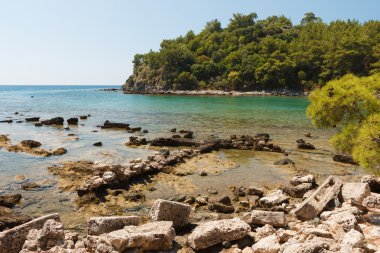 Türkiye'nin Akdeniz kıyısında antik kalıntılar.