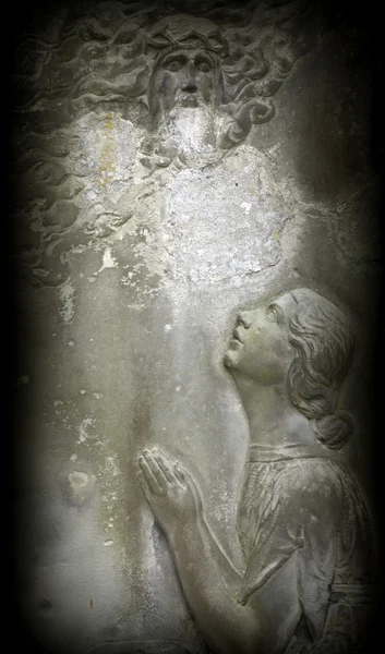 Angel on tombstone on old cemetery — Stock Photo, Image