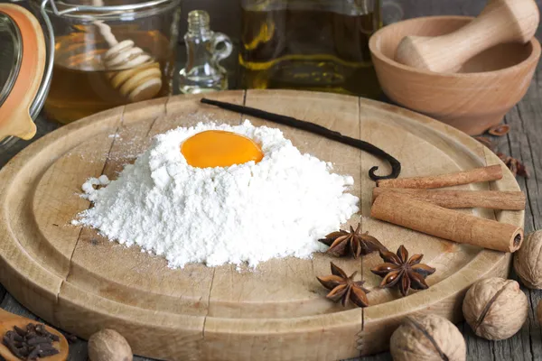 Baking and components with exotic aromatic spices — Stock Photo, Image