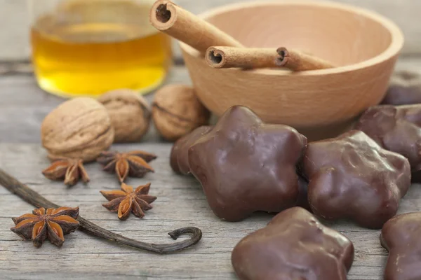 Biscotti di pan di zenzero strega cioccolato e spezie — Foto Stock