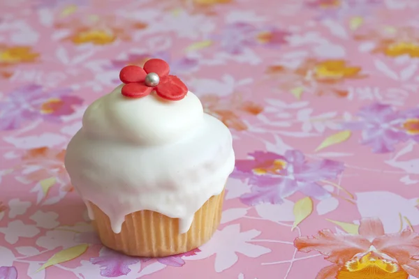 Muffin sobre fondo rosa — Foto de Stock
