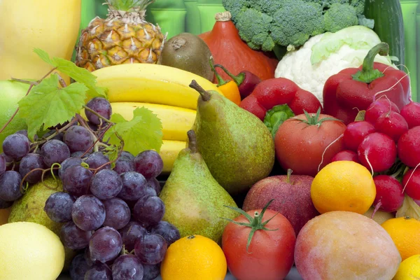 Groenten en fruit kleurrijke gemengd assortiment close-up — Stockfoto