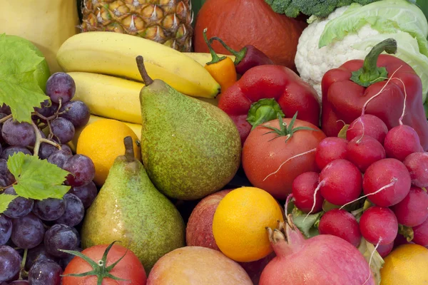 Groenten en fruit kleurrijke gemengd assortiment close-up — Stockfoto