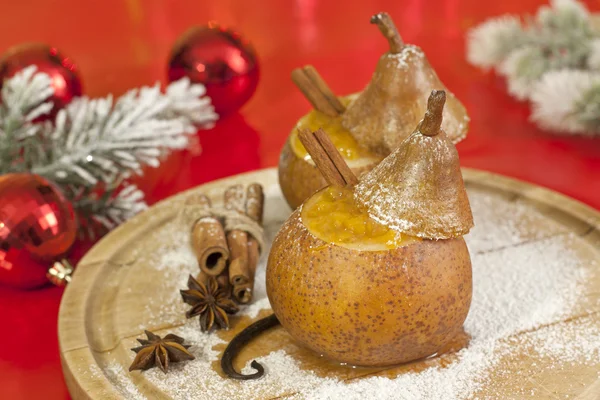 Cibo di Natale mele al forno con cannella e anice primo piano — Foto Stock