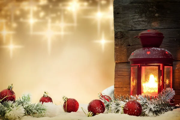 Kerstballen met lantern en sterren achtergrond concept — Stockfoto