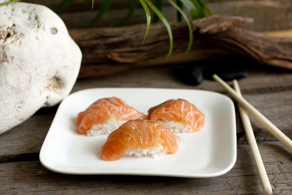 Sushi nigiri saumon gros plan — Photo