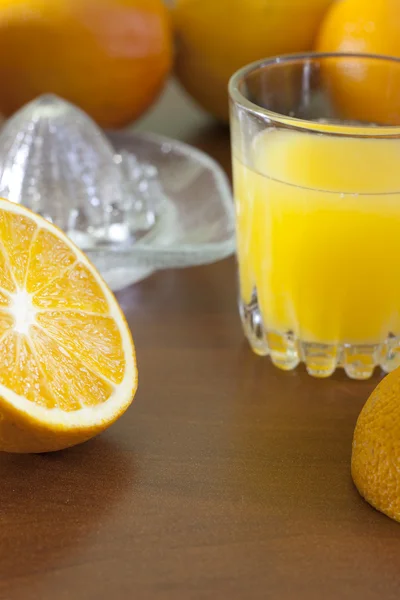 Orange fresh juice with squeezer on table — Stock Photo, Image