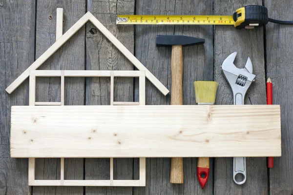 Fából készült ház építése felújítása és eszközök háttér Stock Kép