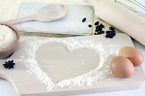 Hjärtat av mjölet bakning bakgrund koncept med recept — Stockfoto