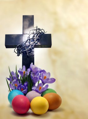 Paskalya yumurta ve crocus soyut eşsiz kavramı mecaz çapraz