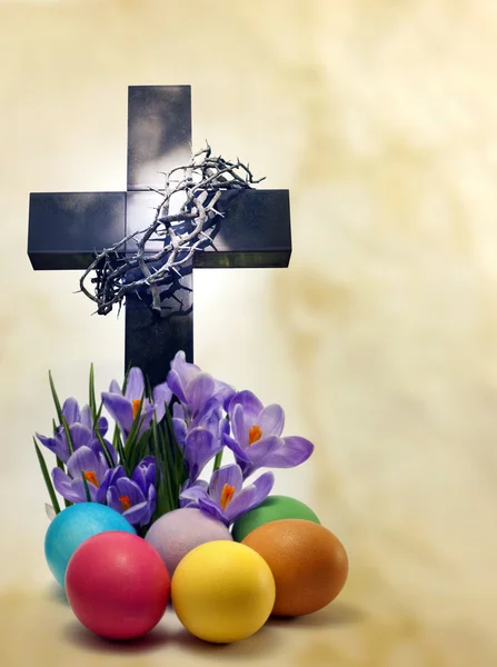 Paskalya yumurta ve crocus soyut eşsiz kavramı mecaz çapraz