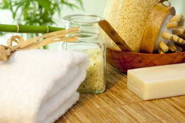 banyo tuzu ve bambu hasır spa konsept natürmort havluda