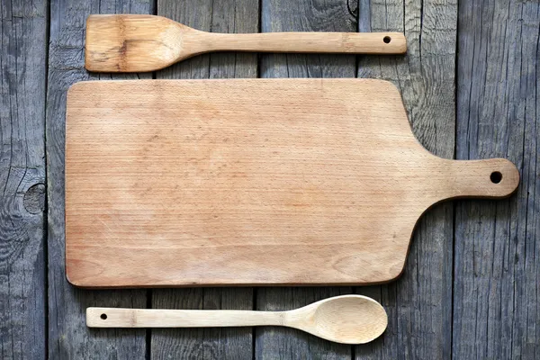 Empty vintage cutting board on planks food background concept — Stock Photo, Image