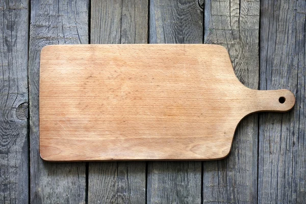 Empty vintage cutting board on planks food background concept — Stock Photo, Image