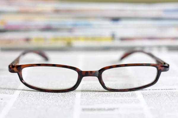 Jornais e revistas desfocado conceito de fundo — Fotografia de Stock