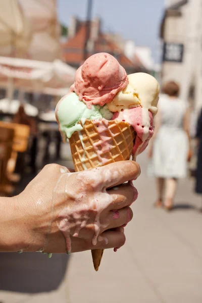 Heat in the city sweltering and melting ice cream concept — Stock Photo, Image