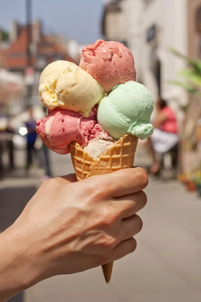 Heat in the city sweltering and melting ice cream concept — Stock Photo, Image