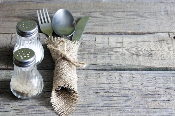 Posate utensili da cucina su vecchie tavole di legno concetto di cibo di sfondo — Foto Stock