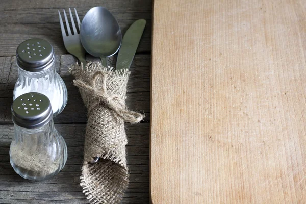 Çatal ve vintage boş kesme tahtası gıda arka plan kavramı — Stok fotoğraf