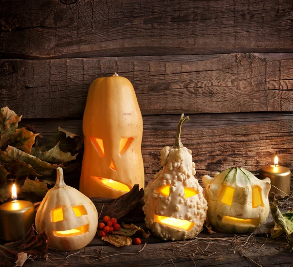 Halloween pompoenen in de nacht — Stockfoto