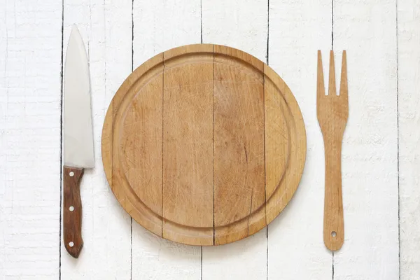 Empty cutting board on white planks food background concept — Stock Photo, Image