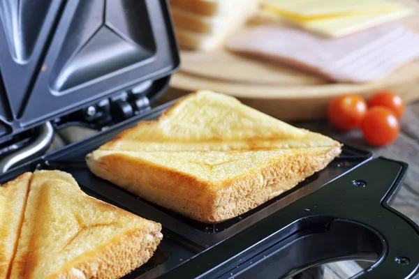 Sandwich toaster with toast closeup — Stock Photo, Image