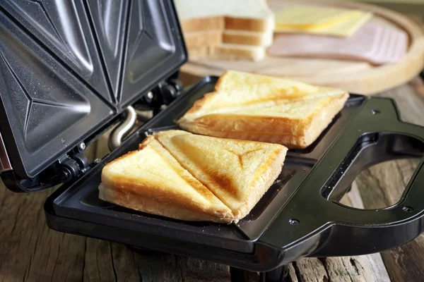 Sandwich toaster with toast closeup — Stock Photo, Image