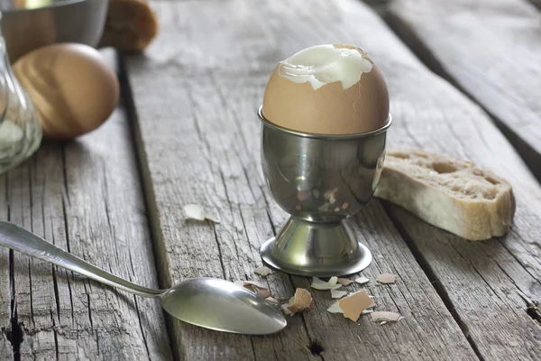 Boiled egg on vintage wooden boards food breakfast concept — Stock Photo, Image